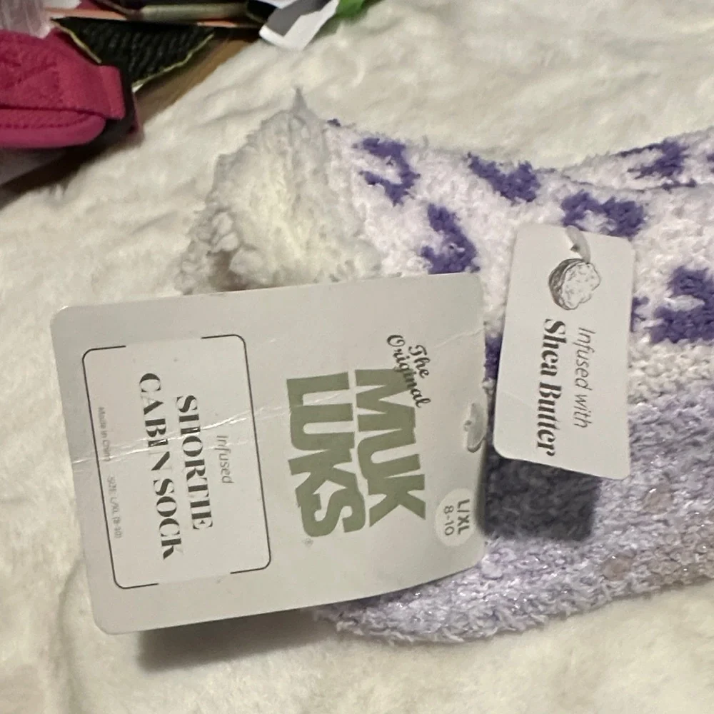 NWT Muk Luks Purple and White Shortie Cabin Socks Size L/XL